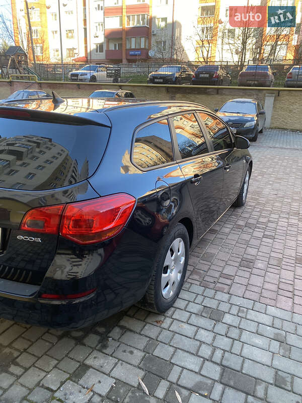 Універсал Opel Astra 2012 в Тернополі