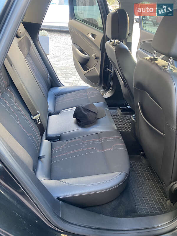 Універсал Opel Astra 2012 в Тернополі