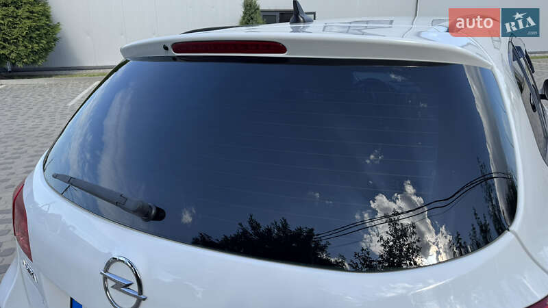 Универсал Opel Astra 2014 в Ивано-Франковске