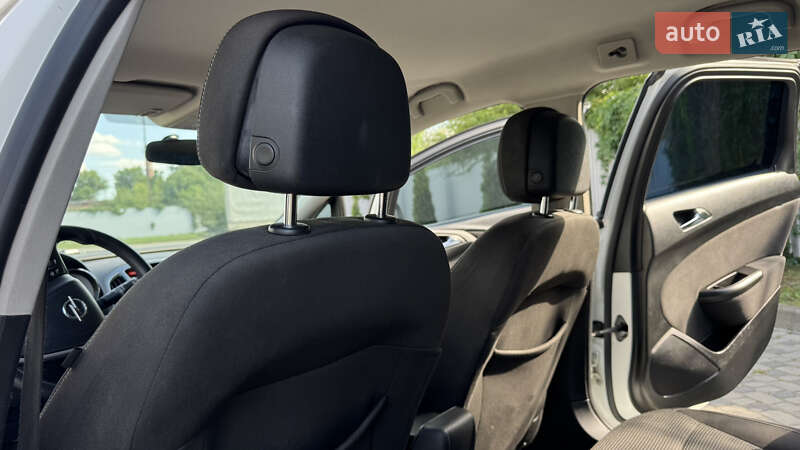 Универсал Opel Astra 2014 в Ивано-Франковске