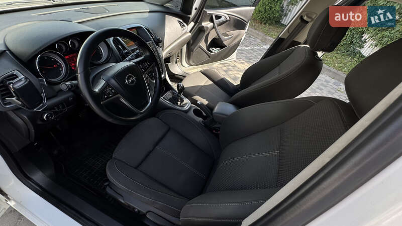 Универсал Opel Astra 2014 в Ивано-Франковске