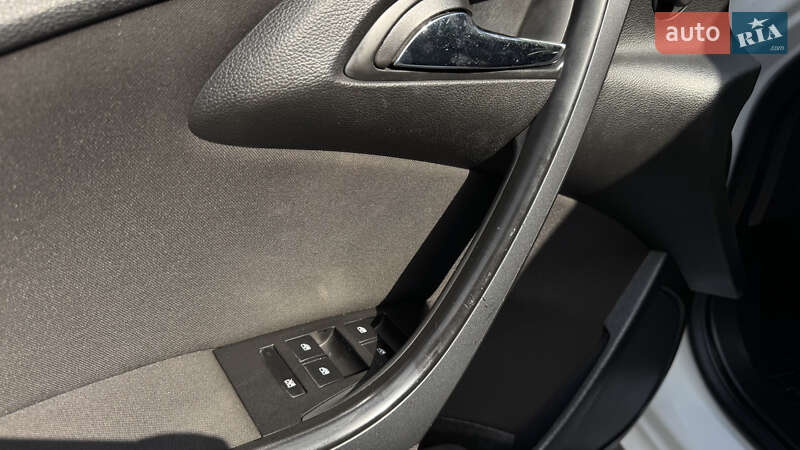 Универсал Opel Astra 2014 в Ивано-Франковске