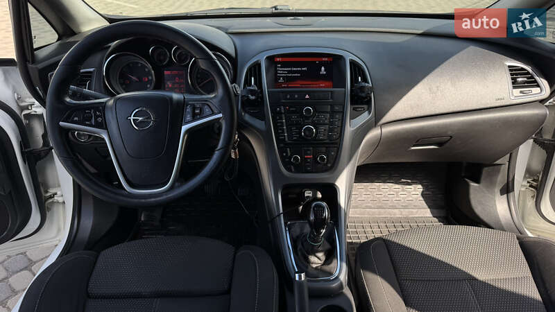 Универсал Opel Astra 2014 в Ивано-Франковске
