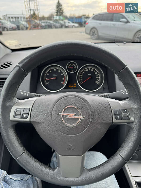 Універсал Opel Astra 2006 в Нововолинську