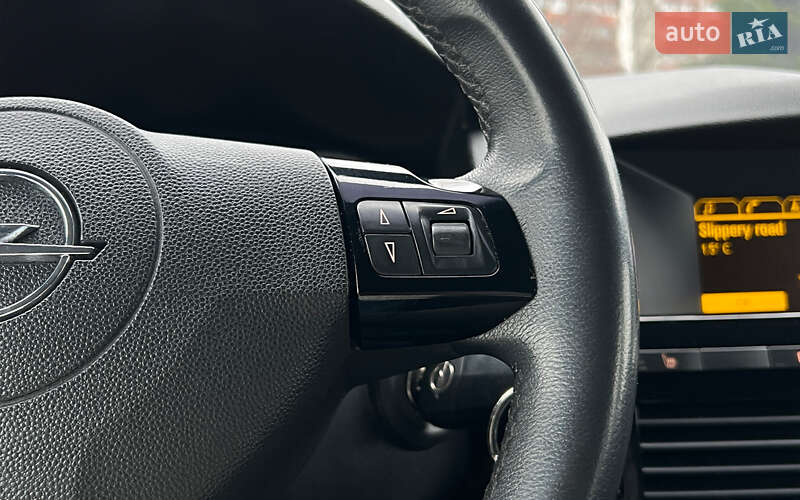 Універсал Opel Astra 2010 в Львові