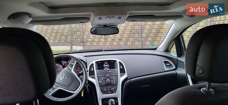 Універсал Opel Astra 2011 в Луцьку