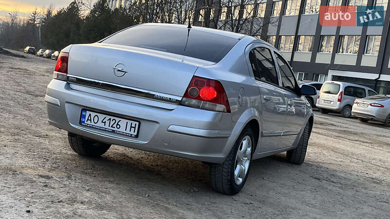 Седан Opel Astra 2008 в Ужгороде