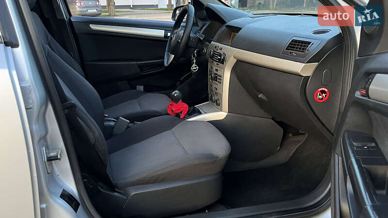 Седан Opel Astra 2008 в Ужгороде