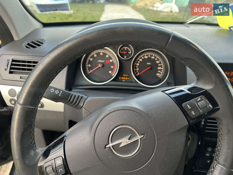 Универсал Opel Astra 2010 в Луцке