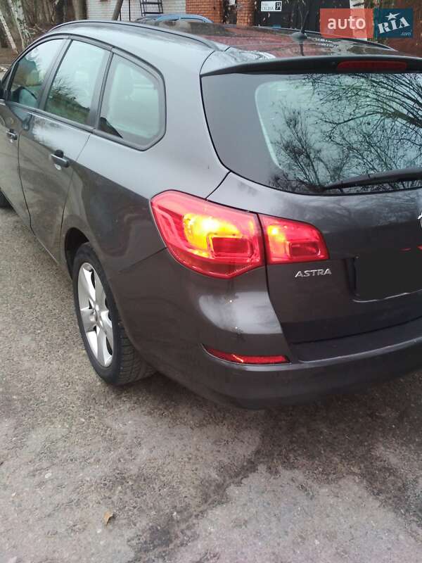 Универсал Opel Astra 2011 в Запорожье