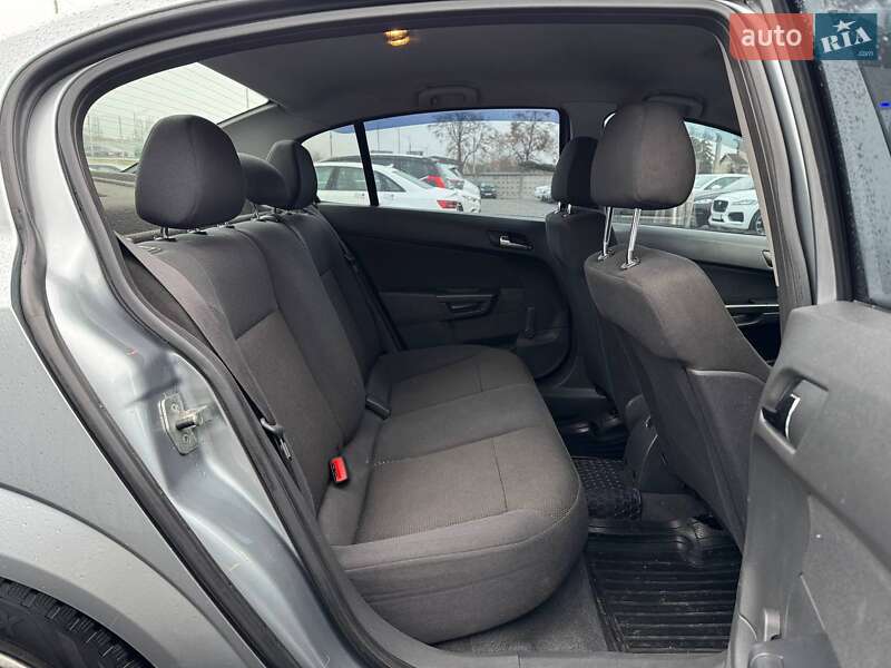 Седан Opel Astra 2012 в Киеве фото 11 Седан Opel Astra 2012 в Киеве