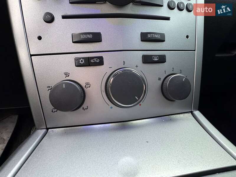 Седан Opel Astra 2012 в Киеве фото 23 Седан Opel Astra 2012 в Киеве