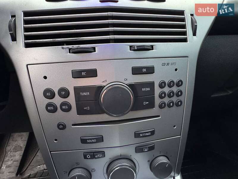 Седан Opel Astra 2012 в Киеве фото 24 Седан Opel Astra 2012 в Киеве