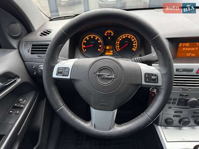 Седан Opel Astra 2012 в Киеве фото 15 Седан Opel Astra 2012 в Киеве