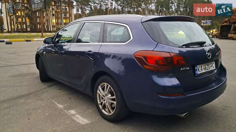 Универсал Opel Astra 2012 в Ирпене
