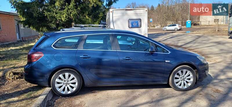 Универсал Opel Astra 2012 в Ирпене