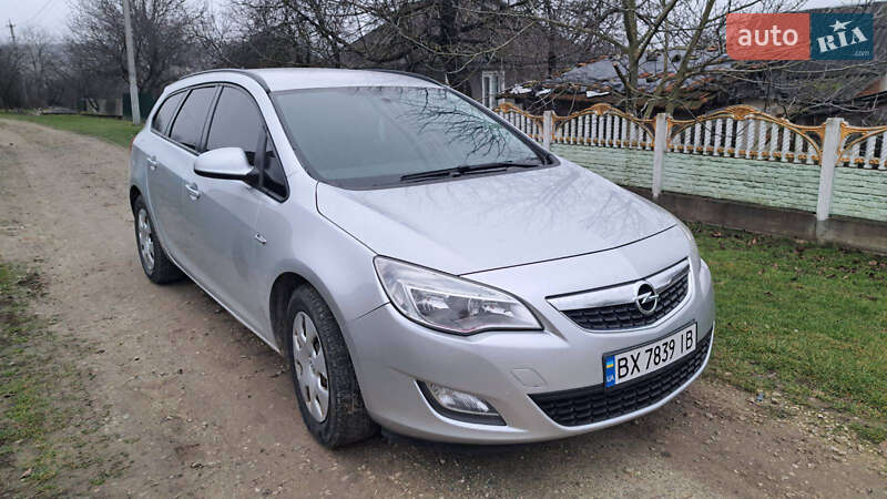 Opel Astra 2011