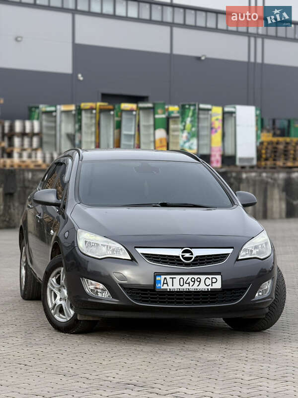 Opel Astra 2011 Opel Astra 2011