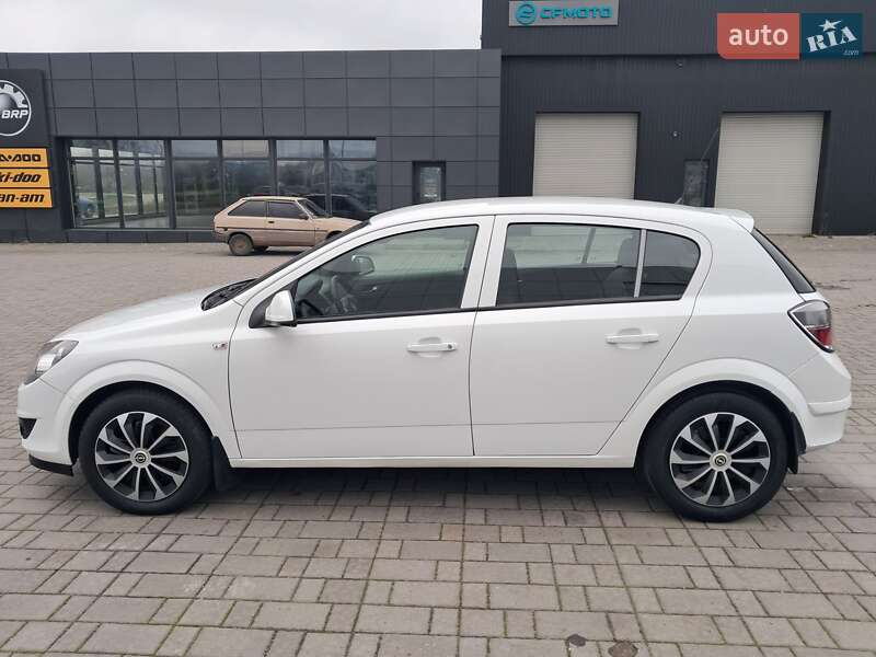Opel Astra 2012