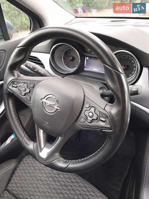 Універсал Opel Astra 2016 в Рівному