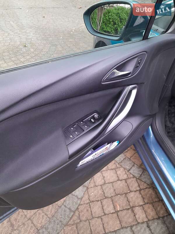 Універсал Opel Astra 2016 в Рівному