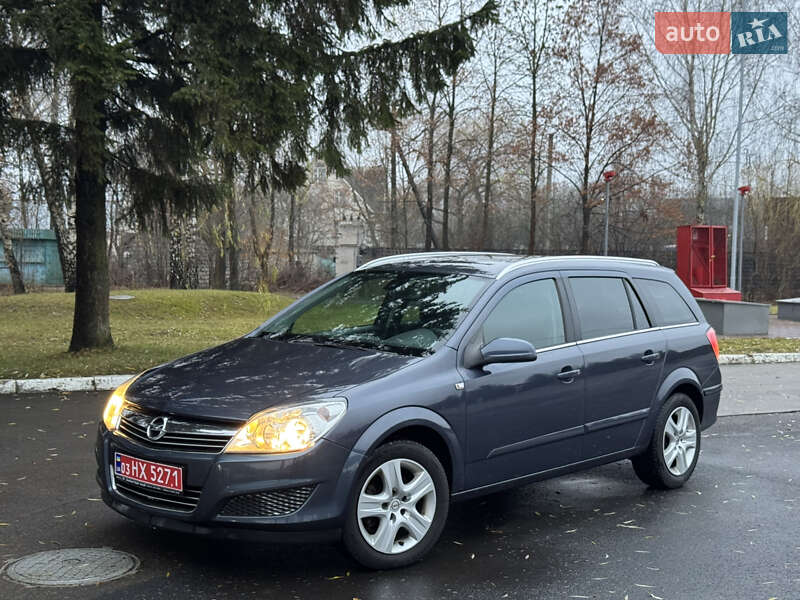 Opel Astra 2010 Opel Astra 2010