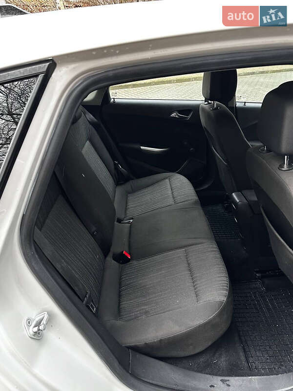 Хэтчбек Opel Astra 2010 в Ковеле