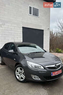 Хэтчбек Opel Astra 2011 в Хороле