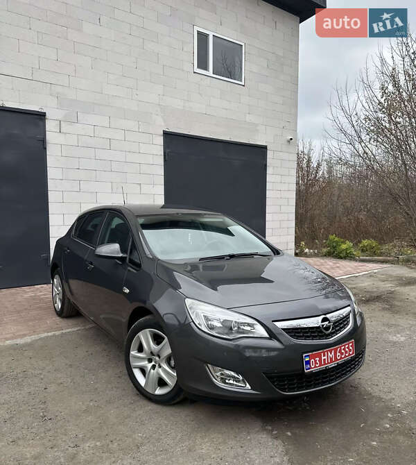 Opel Astra 2011