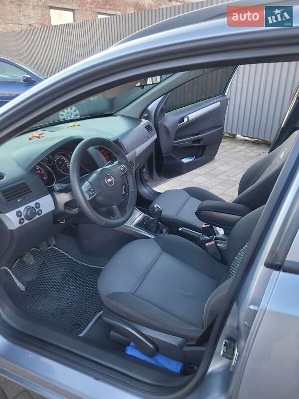 Универсал Opel Astra 2006 в Ивано-Франковске