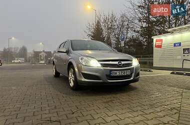 Універсал Opel Astra 2010 в Радехові