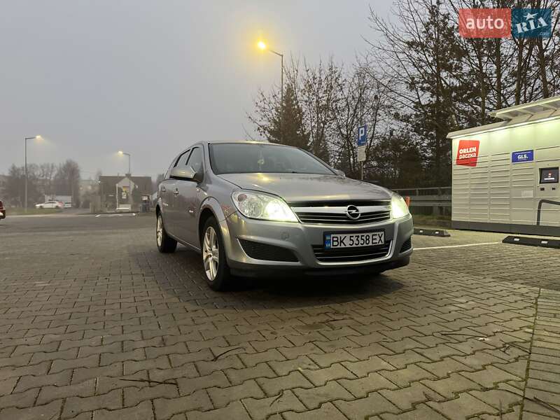 Opel Astra 2010 Opel Astra 2010