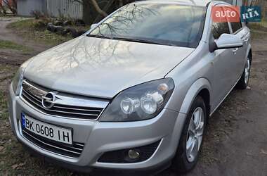 Хетчбек Opel Astra 2011 в Сарнах
