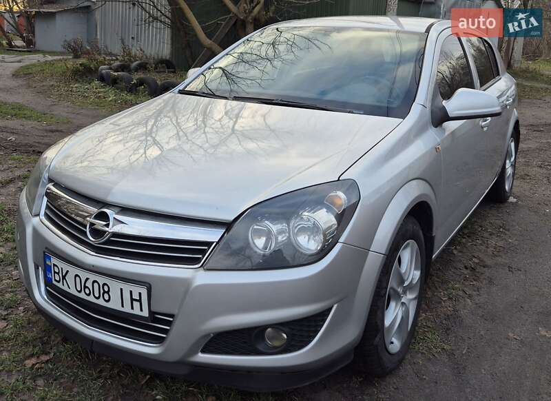 Opel Astra 2011