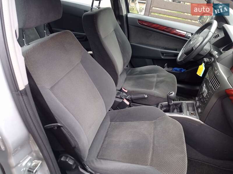 Универсал Opel Astra 2004 в Луцке