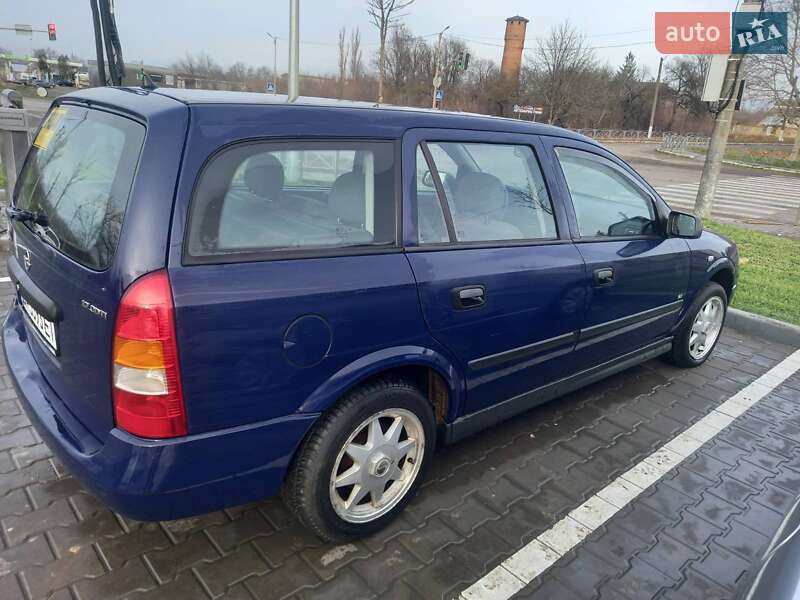 Универсал Opel Astra 2008 в Новой Одессе