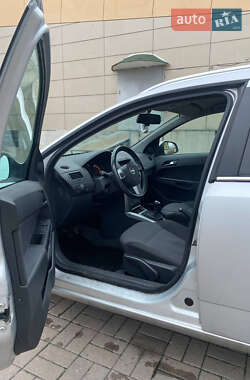 Універсал Opel Astra 2012 в Києві