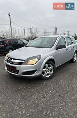 Универсал Opel Astra 2010 в Белогородке