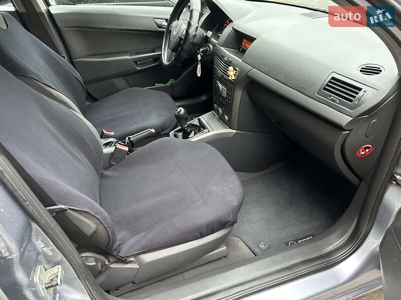 Хетчбек Opel Astra 2004 в Ужгороді