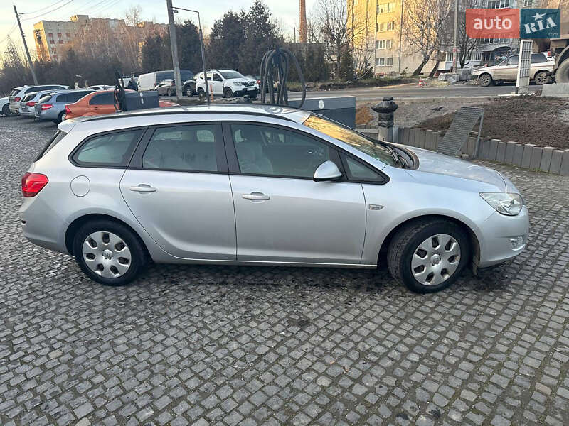 Универсал Opel Astra 2012 в Львове