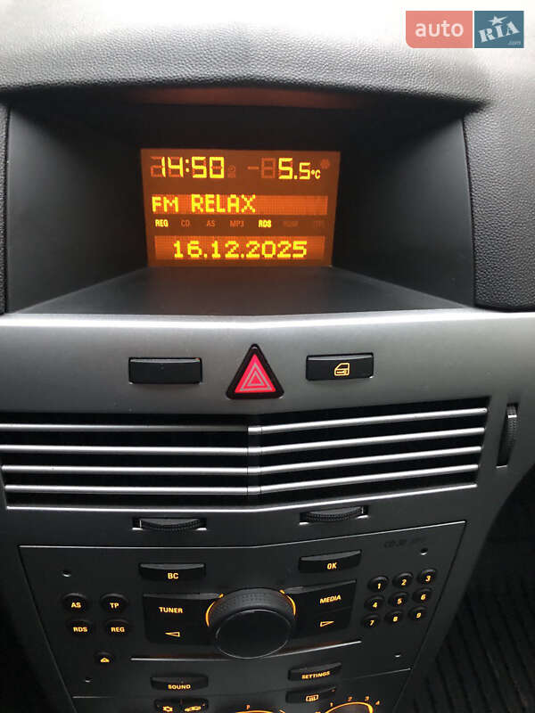 Хэтчбек Opel Astra 2013 в Киеве