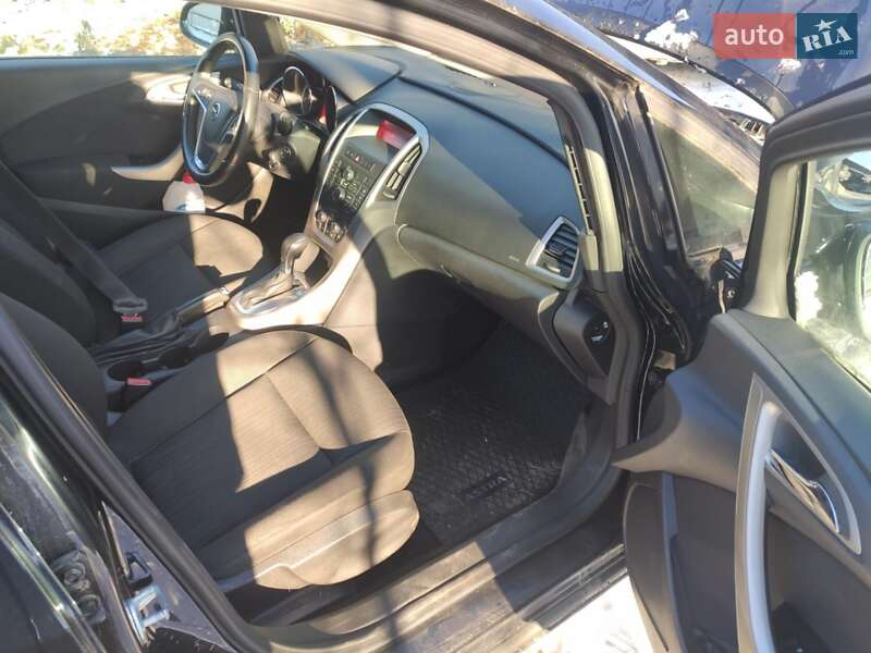 Универсал Opel Astra 2011 в Росошанах