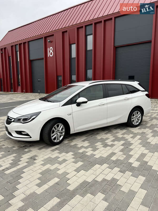 Универсал Opel Astra 2018 в Львове