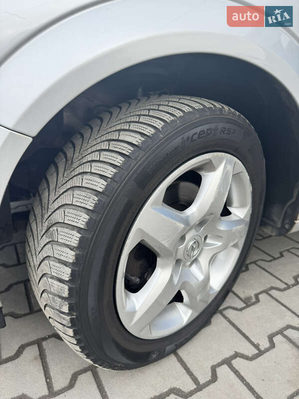 Универсал Opel Astra 2008 в Луцке