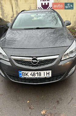 Универсал Opel Astra 2012 в Ровно