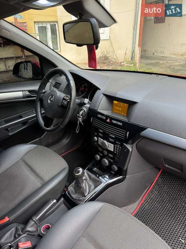 Універсал Opel Astra 2010 в Чернівцях