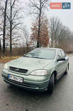 Седан Opel Astra 2006 в Соснице
