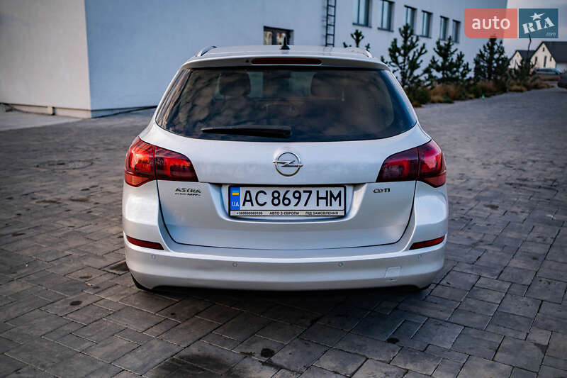 Універсал Opel Astra 2012 в Луцьку