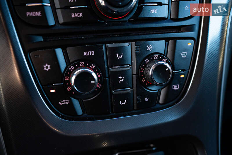 Універсал Opel Astra 2012 в Луцьку