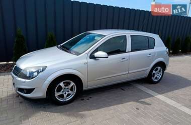 Хэтчбек Opel Astra 2008 в Помошной
